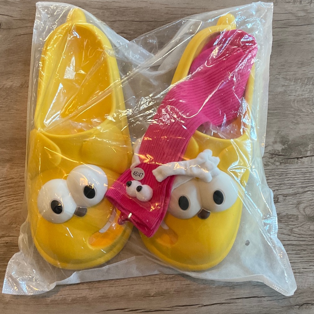 Yellow Cartoon Slippers with Pink Socks - Picture 5 of 5